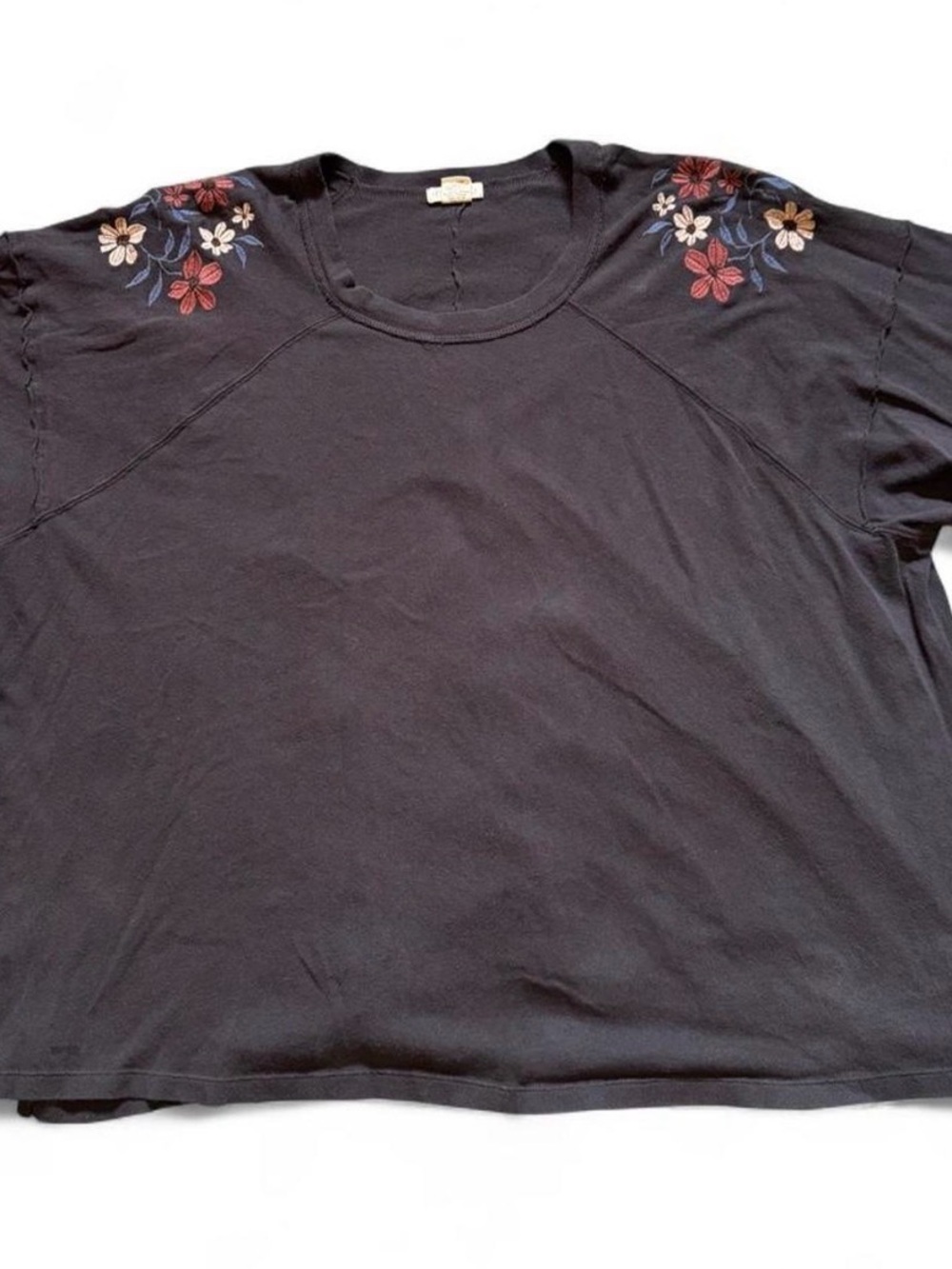 Festi by Torrid black/gray short sleeve tee with floral embroidery Torrid Size 3 - Picture 5 of 9